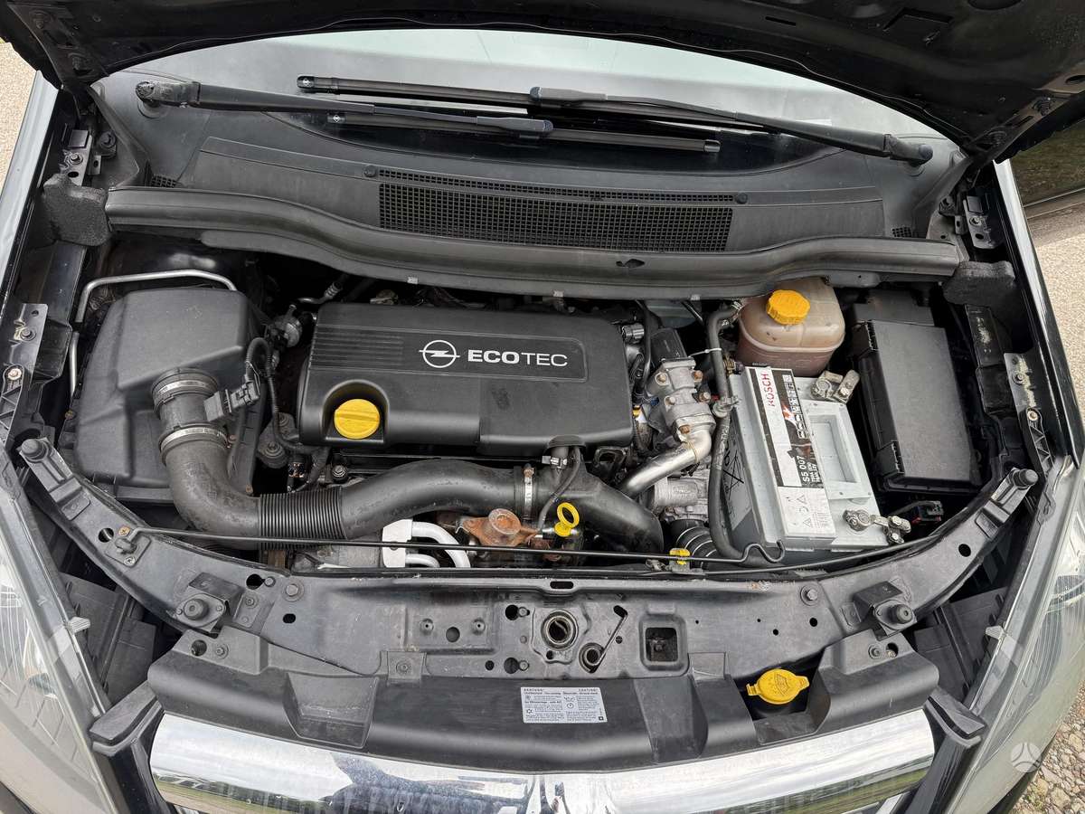 Opel Zafira 2011 — photo 11