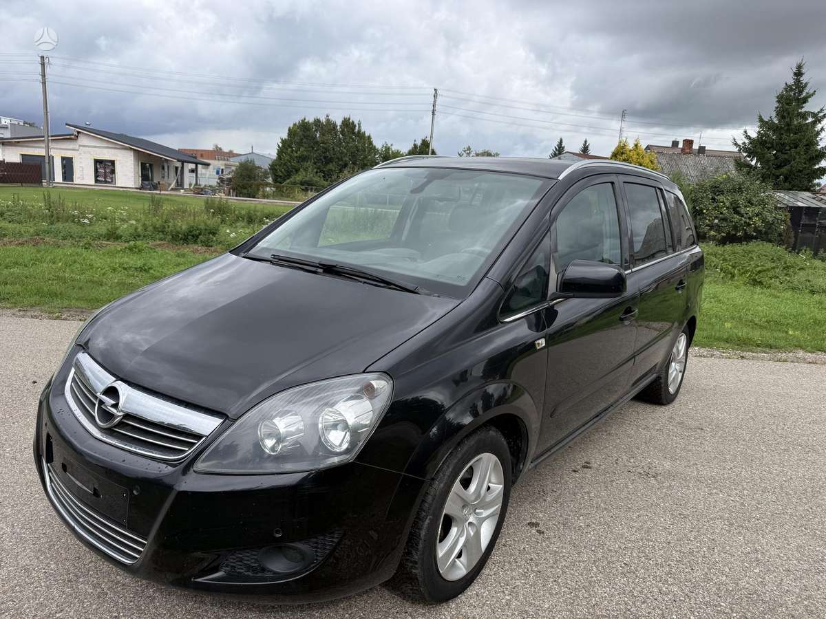 Opel Zafira 2011 — interior