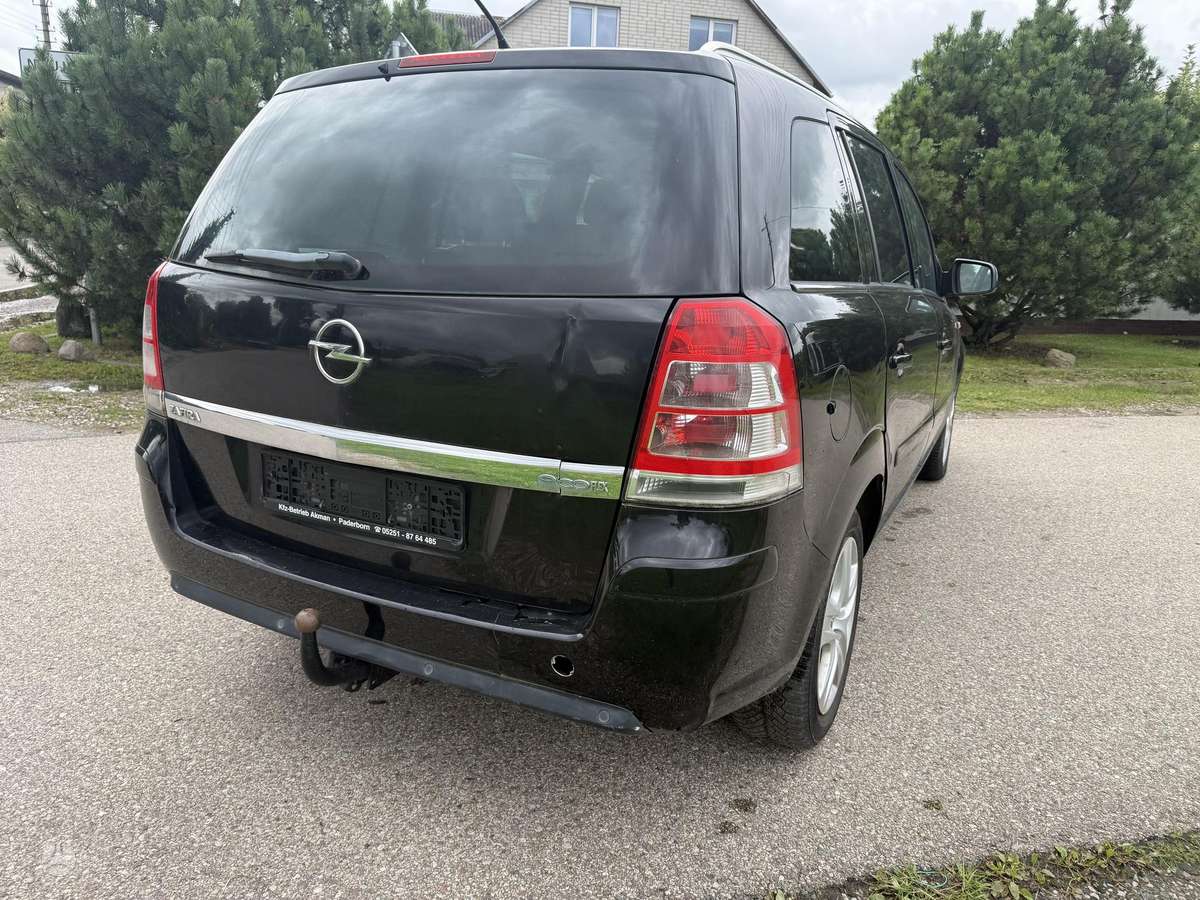 Opel Zafira 2011 — photo 5