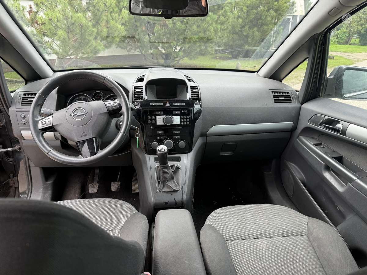 Opel Zafira 2011 — photo 8