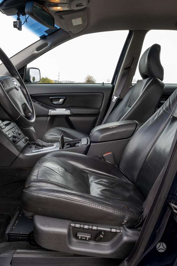 Volvo XC90 2004 — photo 10
