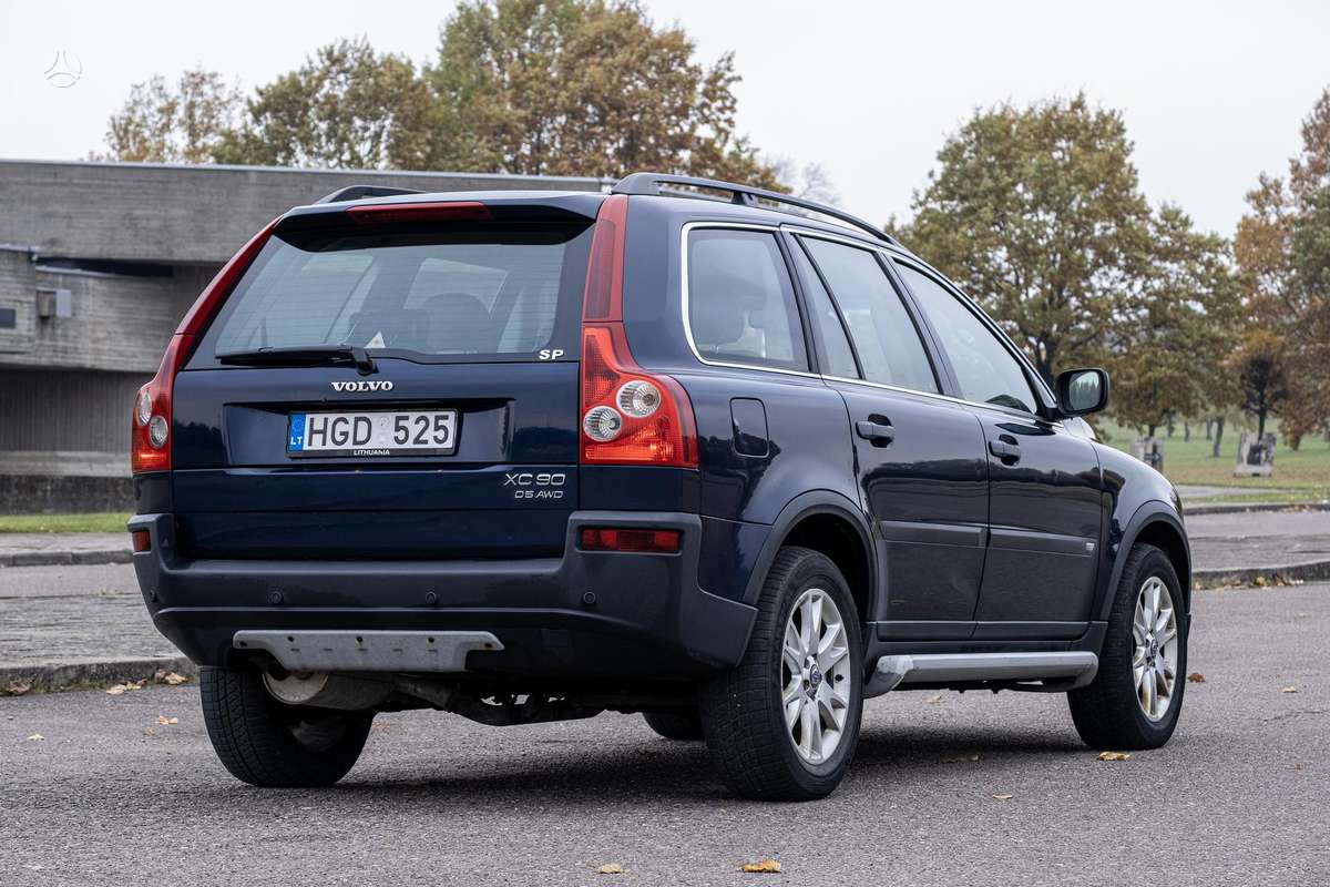 Volvo XC90 2004 — rear view
