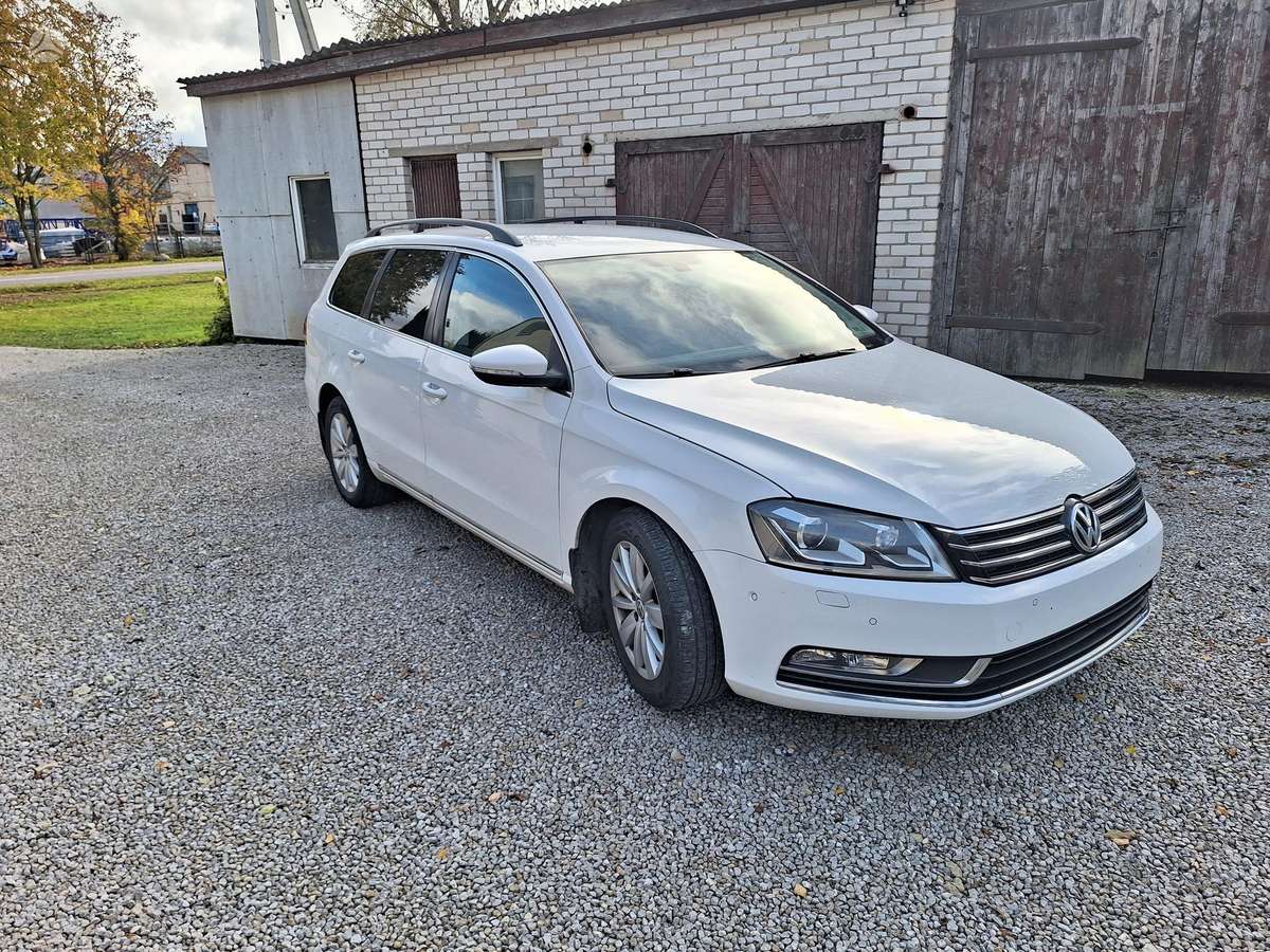 Volkswagen Passat 2013 — interior