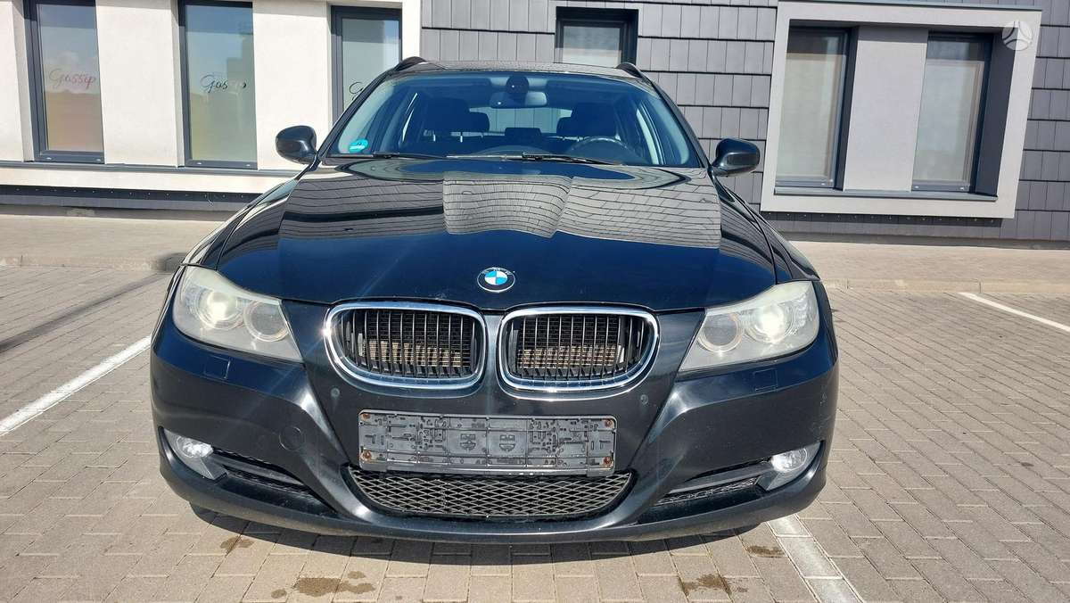BMW 320 2012 — вигляд ззаду