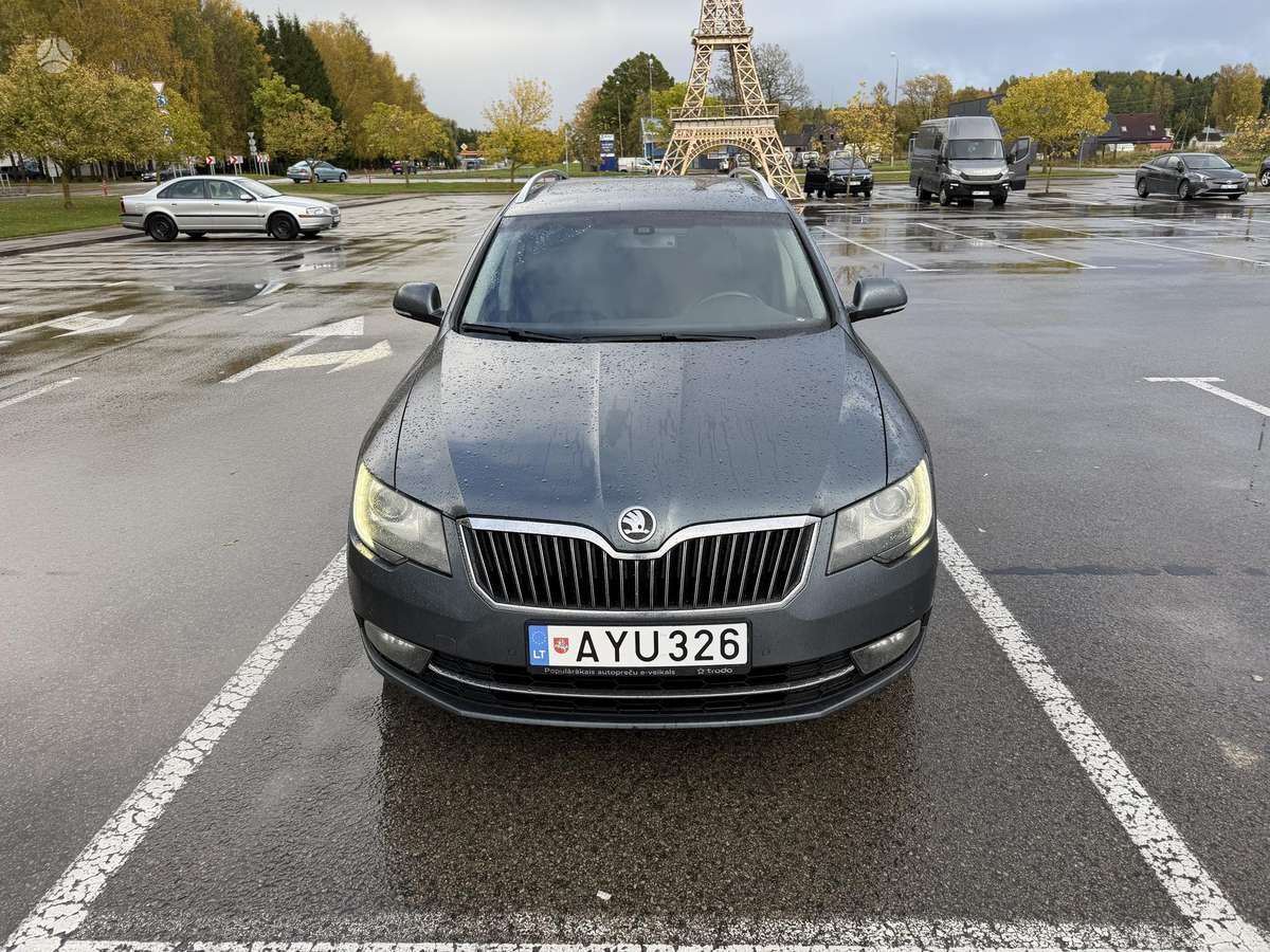 Skoda Superb 2015 — вигляд ззаду