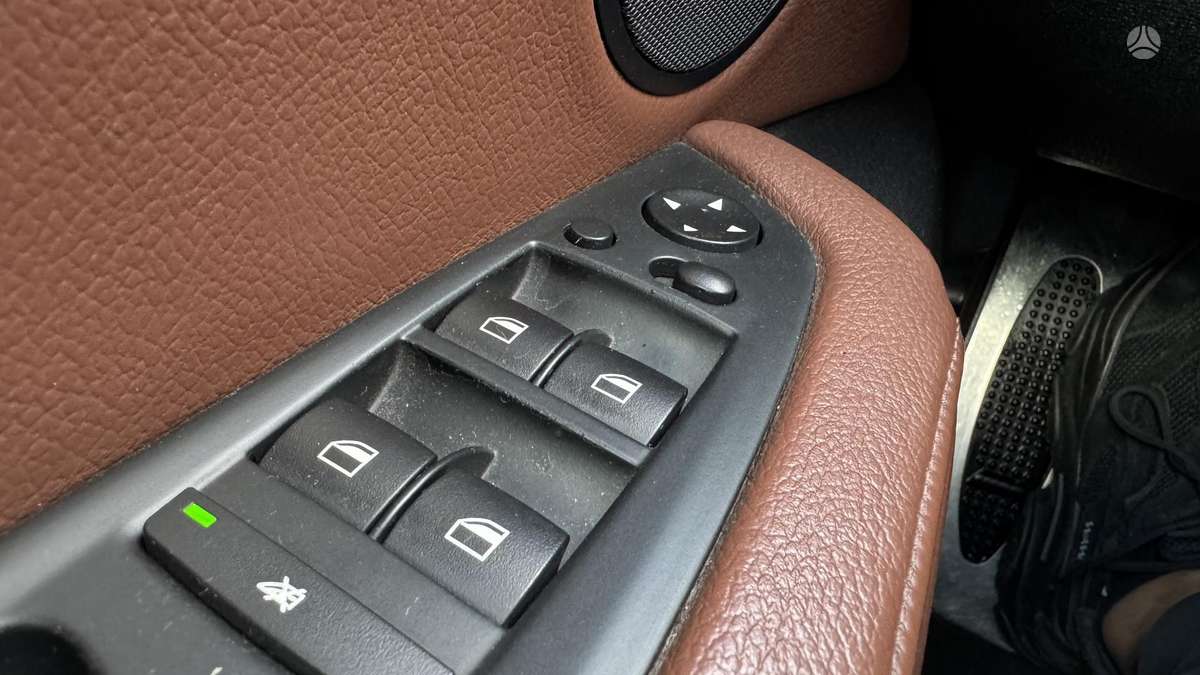 BMW X5 2011 — photo 16