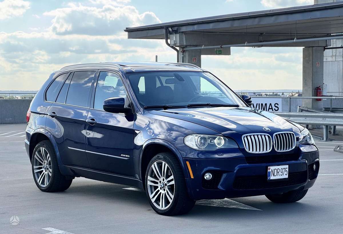 BMW X5 2011 — rear view