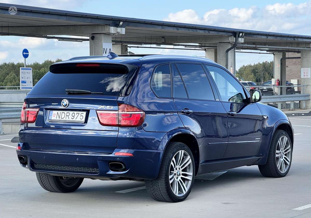 BMW X5 2011 — engine 4400 cm³, 408 HP (300kW)