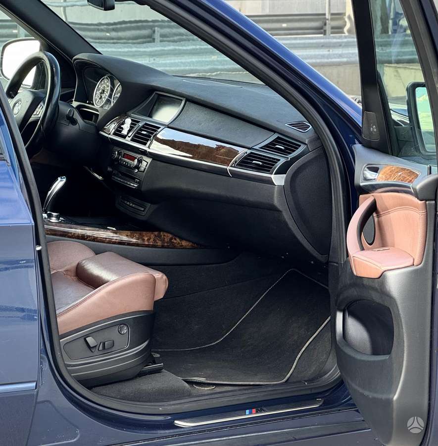 BMW X5 2011 — photo 7