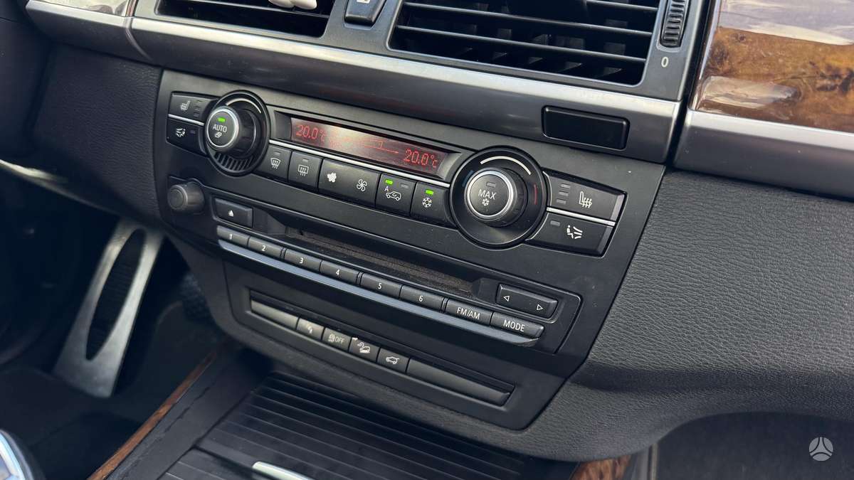 BMW X5 2011 — photo 8