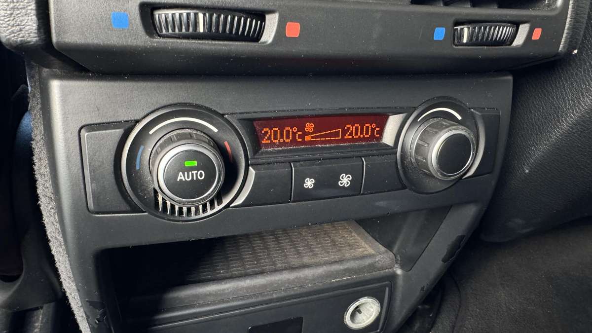 BMW X5 2011 — photo 9