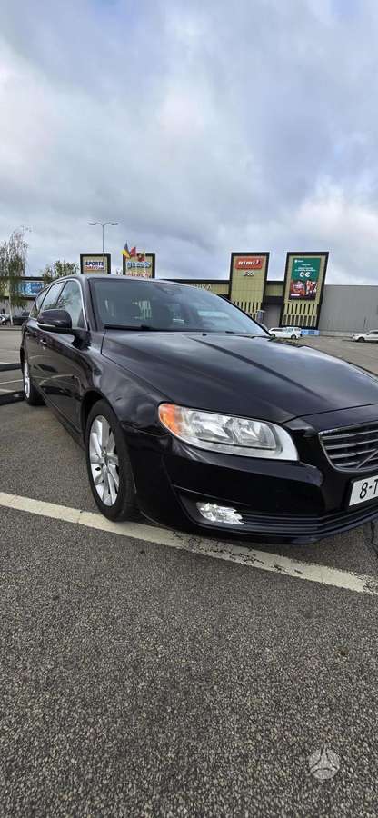 Volvo V70 2014 — rear view