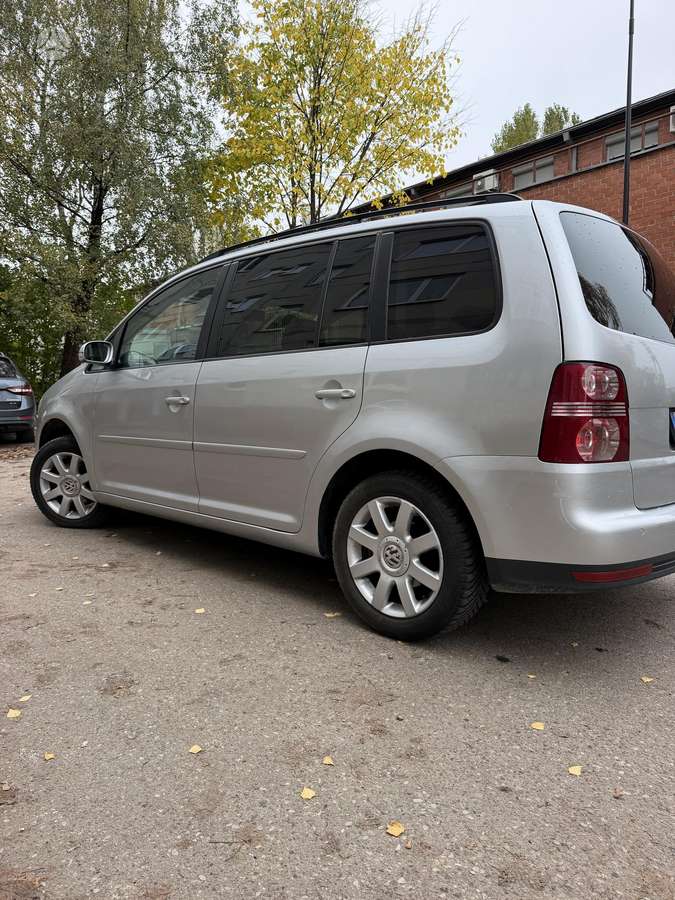 Volkswagen Touran 2009 — photo 10