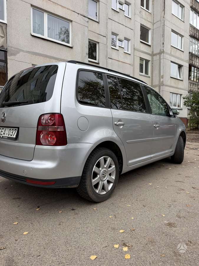 Volkswagen Touran 2009 — photo 11