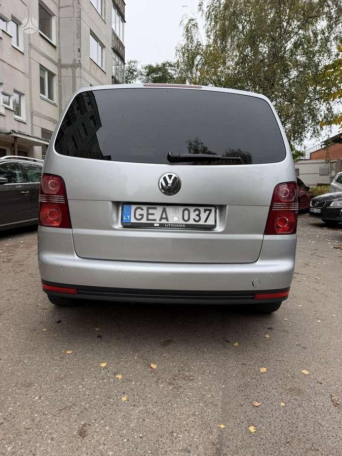 Volkswagen Touran 2009 — photo 12