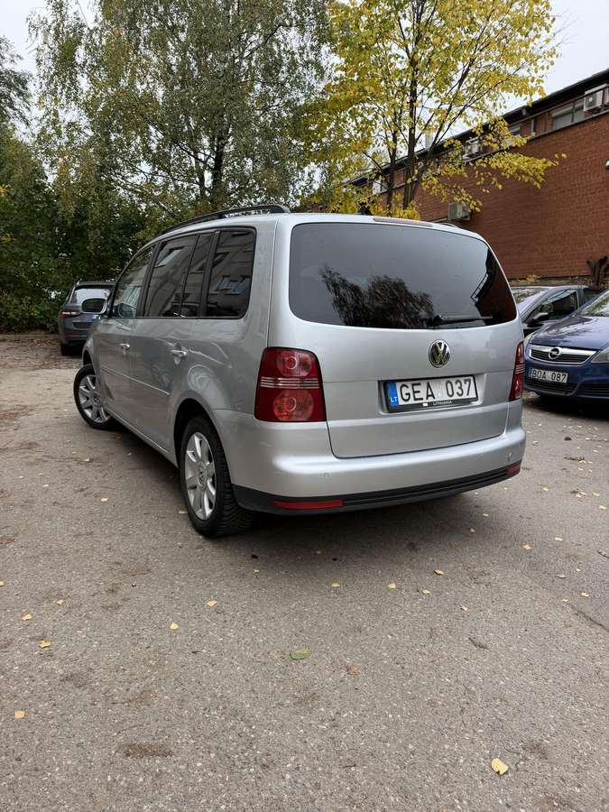 Volkswagen Touran 2009 — photo 13