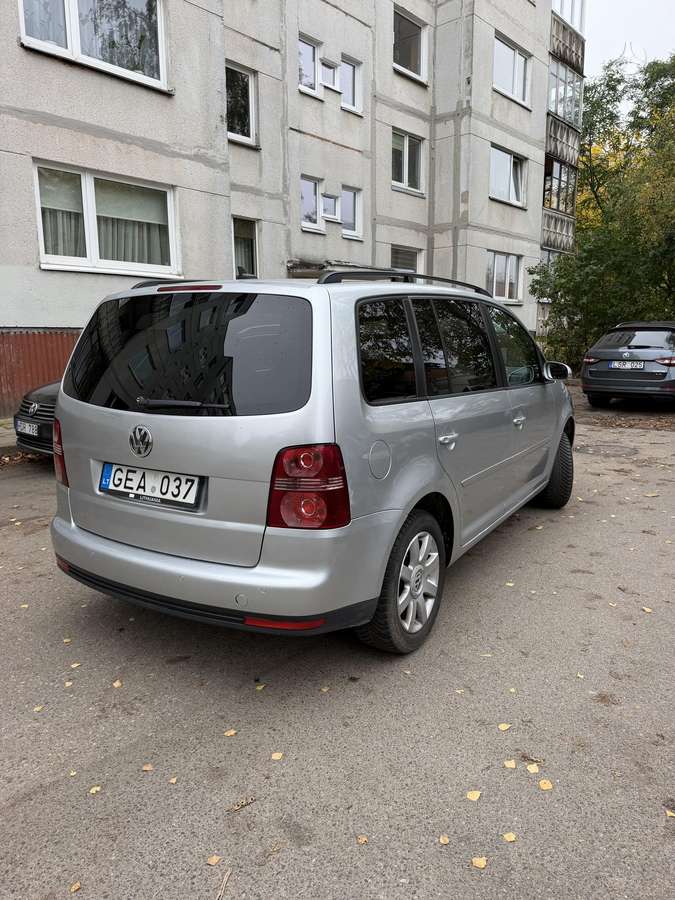 Volkswagen Touran 2009 — photo 15