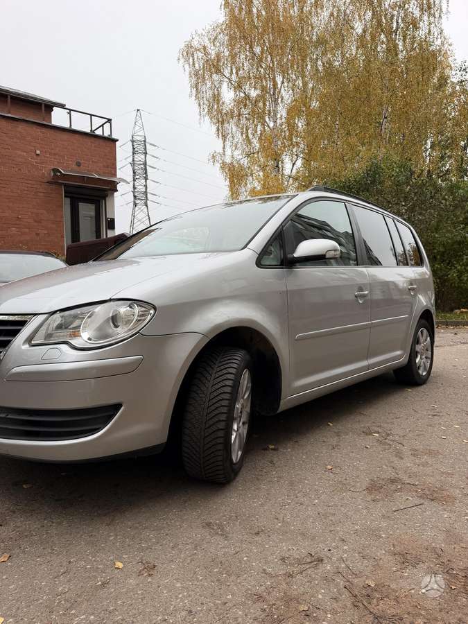 Volkswagen Touran 2009 — photo 16