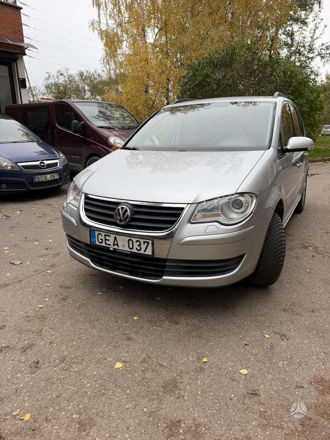 Volkswagen Touran 2009 — photo 17