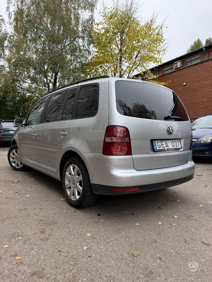 Volkswagen Touran 2009 — photo 18