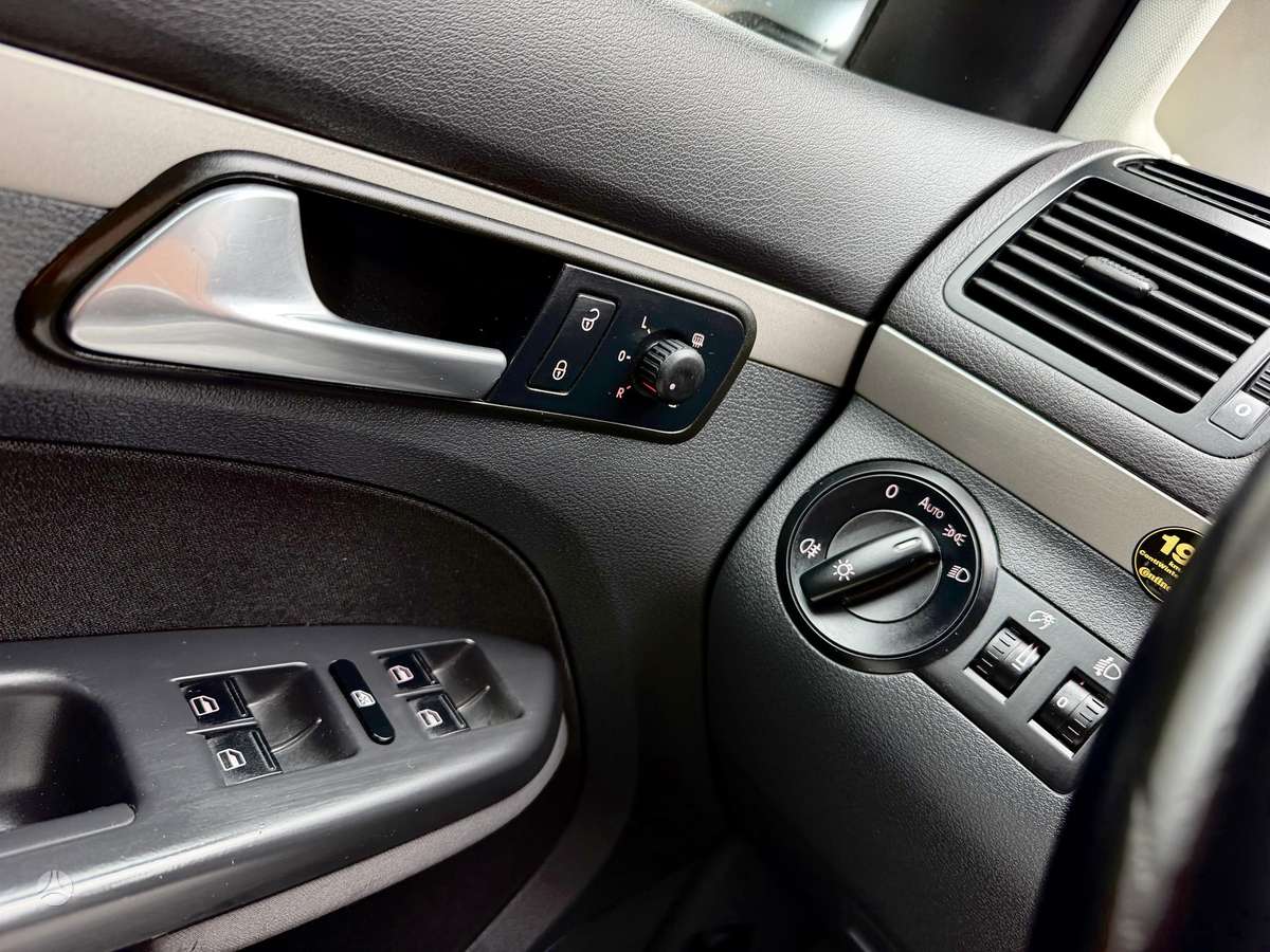 Volkswagen Touran 2009 — photo 5