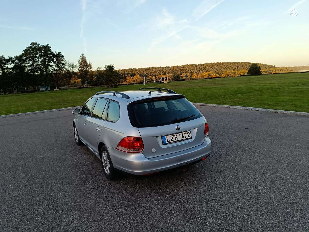 Volkswagen Golf 2009 — салон