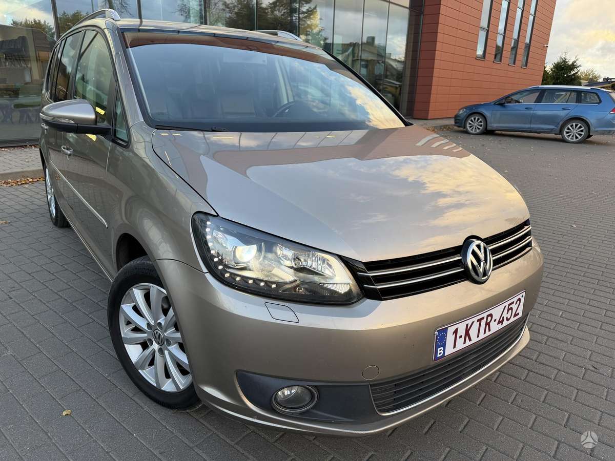 Volkswagen Touran 2013 — rear view