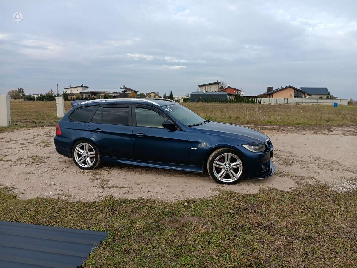 BMW 320 2006 — rear view
