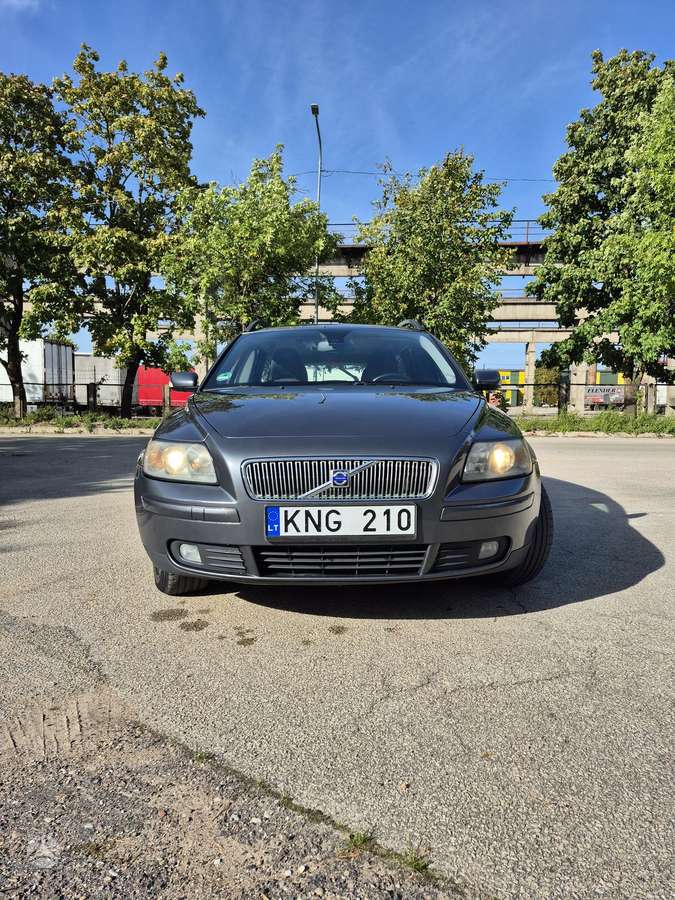 Volvo V50 2006 — rear view