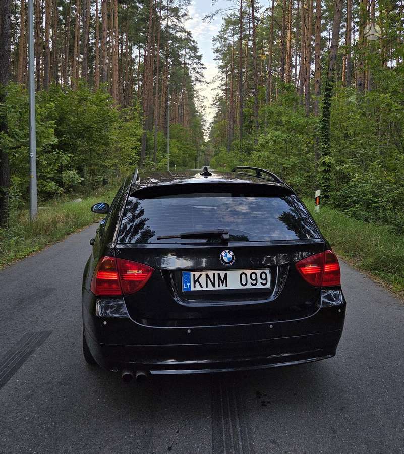 BMW 325 2007 — вигляд ззаду