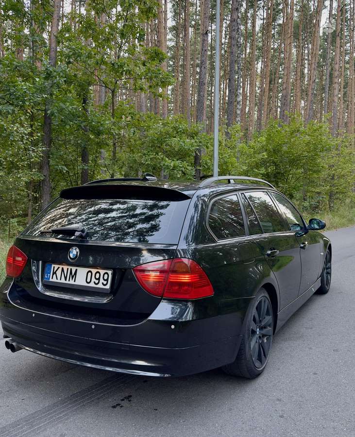 BMW 325 2007 — салон