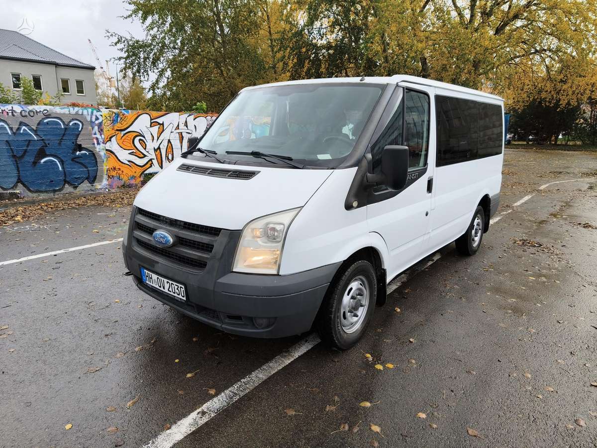 Ford Transit 2010 — вигляд ззаду