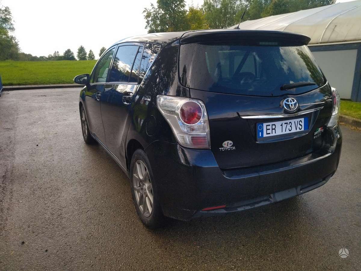 Toyota Verso 2013 — двигун 2200 cm³, 150 HP (110kW)