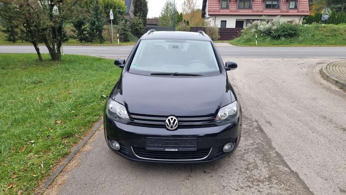Volkswagen Golf 2012 — interior