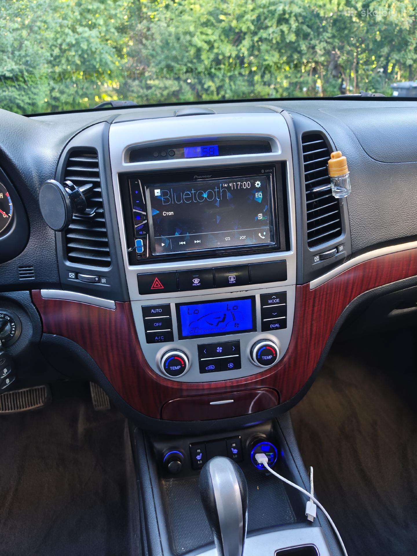 Hyundai Santa 2009 — photo 18