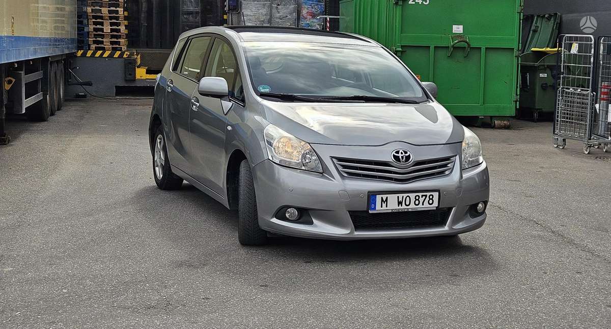 Toyota Verso 2011 — двигун 1998 cm³, 126 HP (93kW)