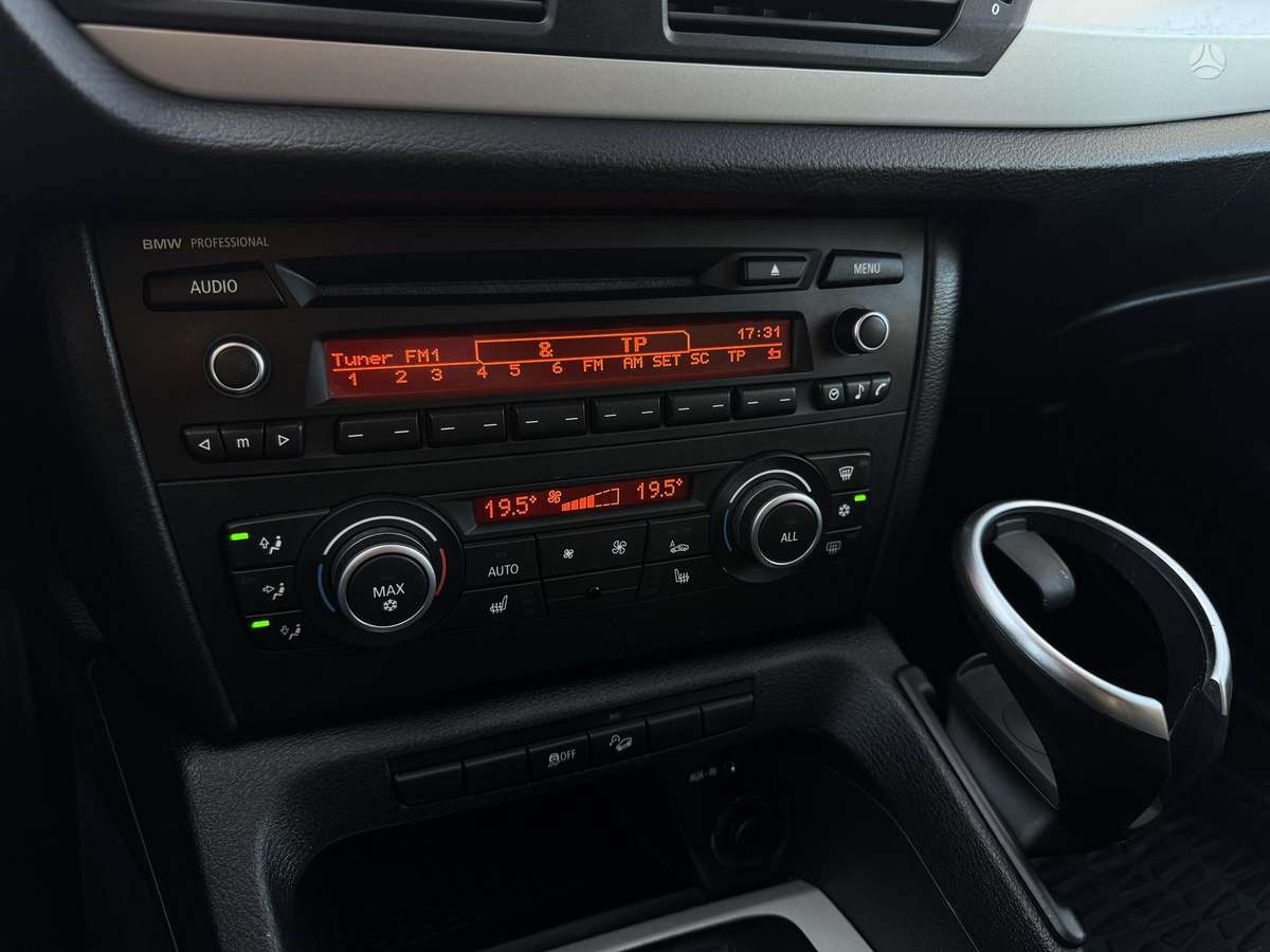 BMW X1 2012 — photo 17