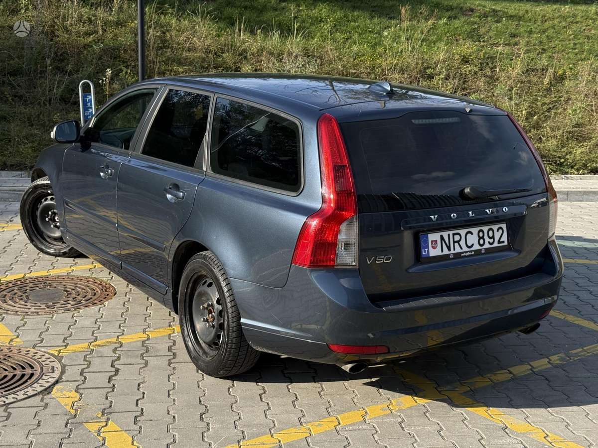 Volvo V50 2009 — двигун 2400 cm³, 179 HP (132kW)