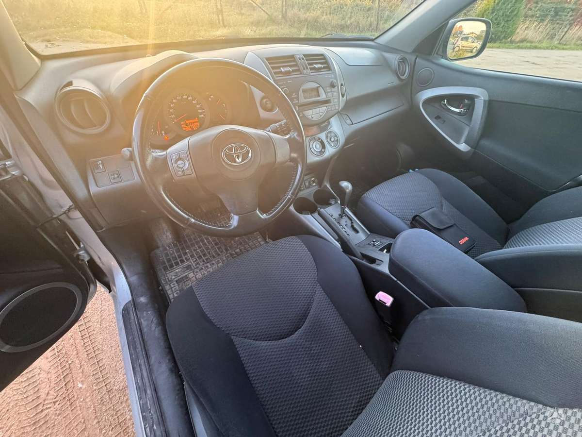 Toyota RAV4 2006 — вигляд ззаду
