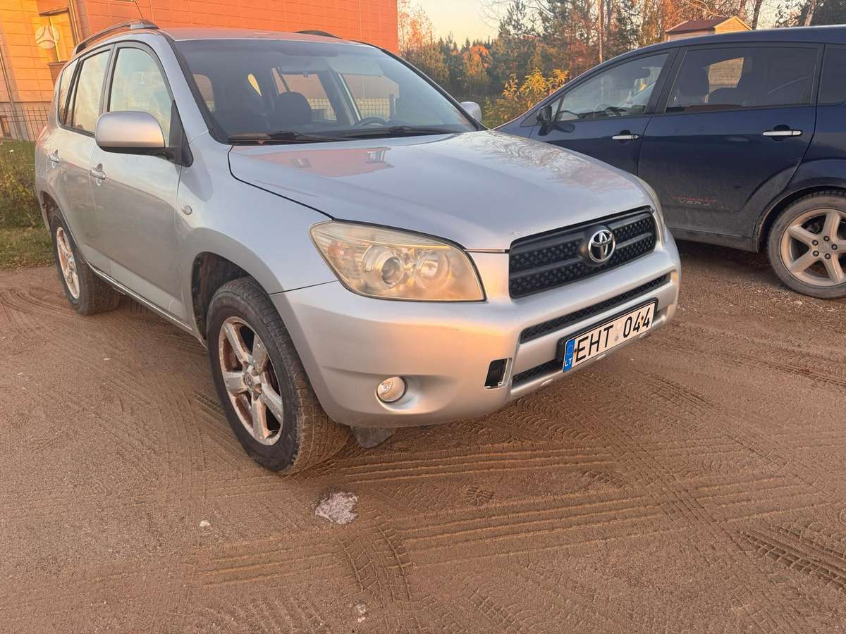 Toyota RAV4 2006 — двигун 1998 cm³, 152 HP (112kW)