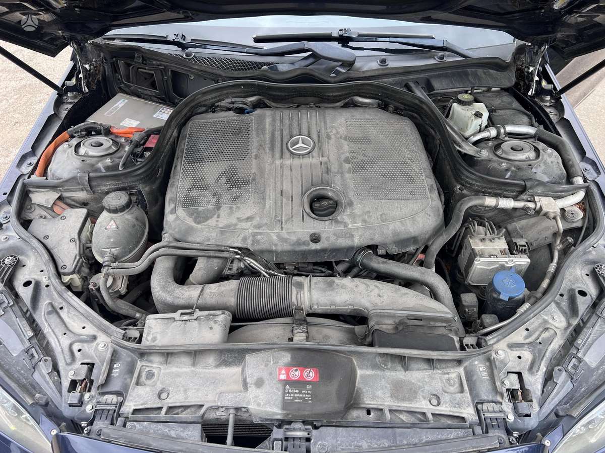 Mercedes-Benz E300 2013 — photo 11
