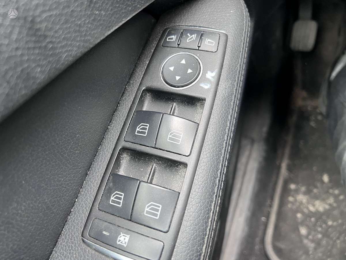 Mercedes-Benz E300 2013 — photo 15