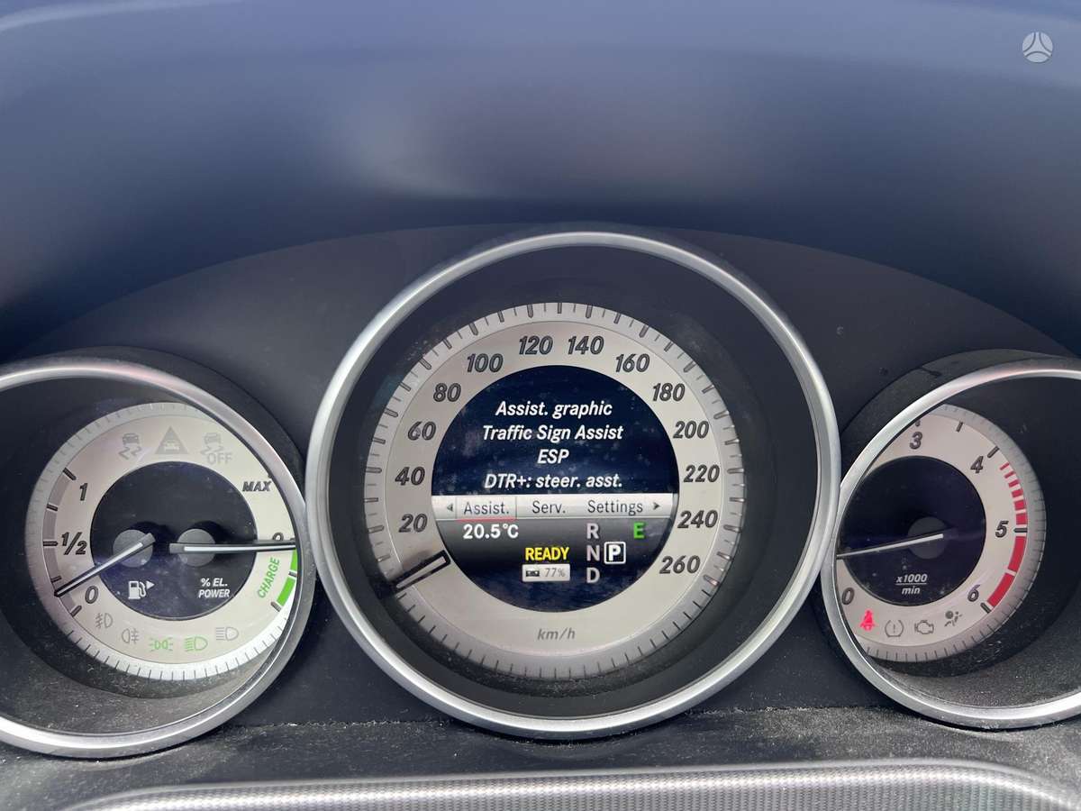 Mercedes-Benz E300 2013 — photo 17