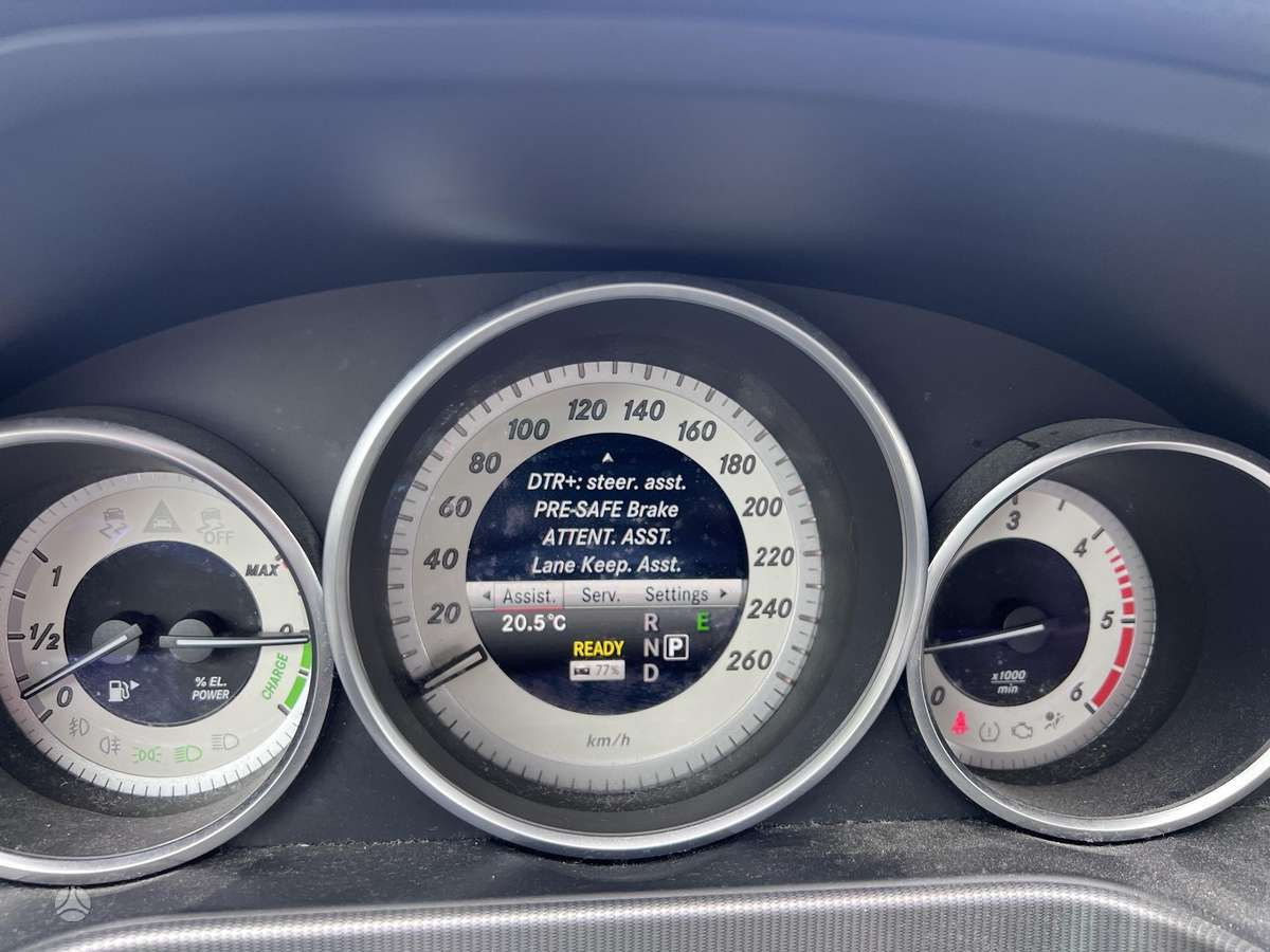 Mercedes-Benz E300 2013 — photo 18