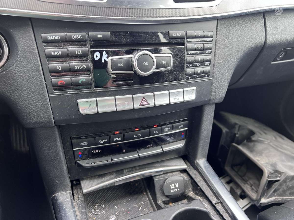 Mercedes-Benz E300 2013 — photo 20