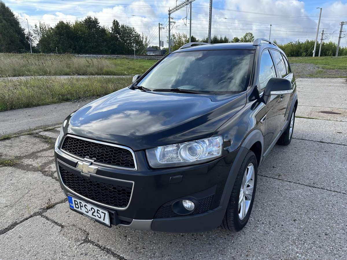 Chevrolet Captiva 2012 — interior