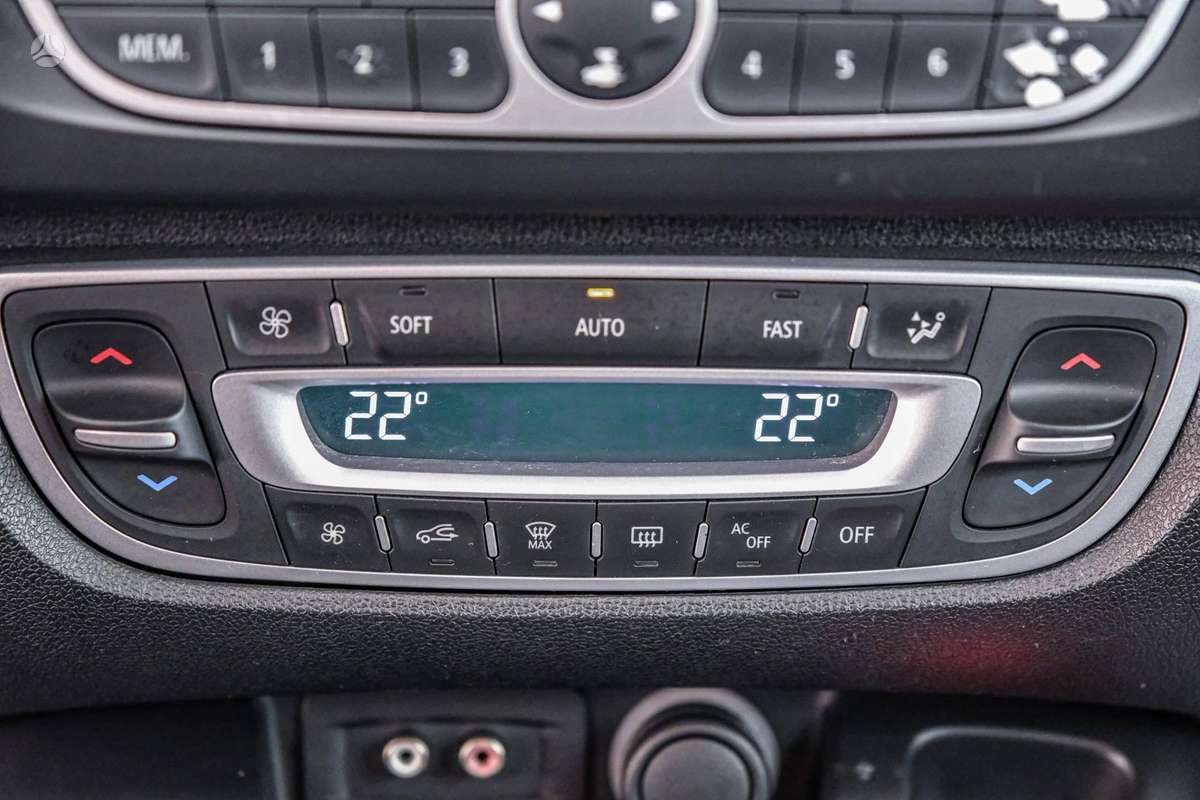 Renault Scenic 2010 — photo 21