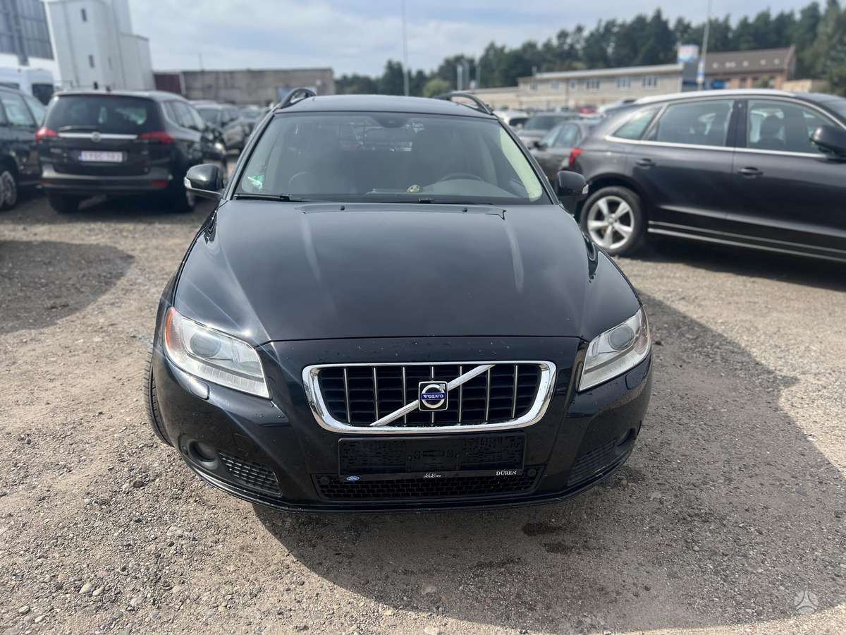 Volvo V70 2008 — вигляд ззаду