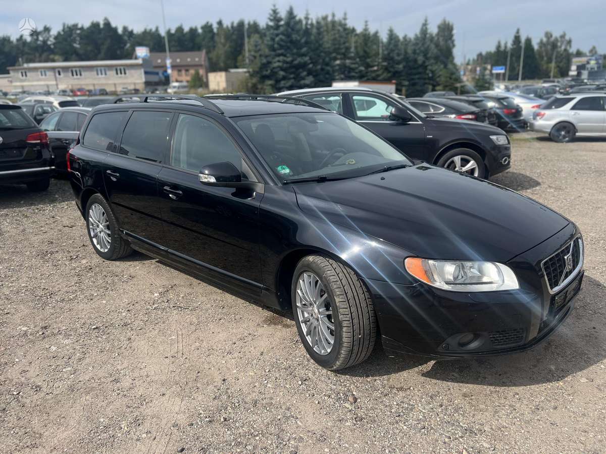 Volvo V70 2008 — салон