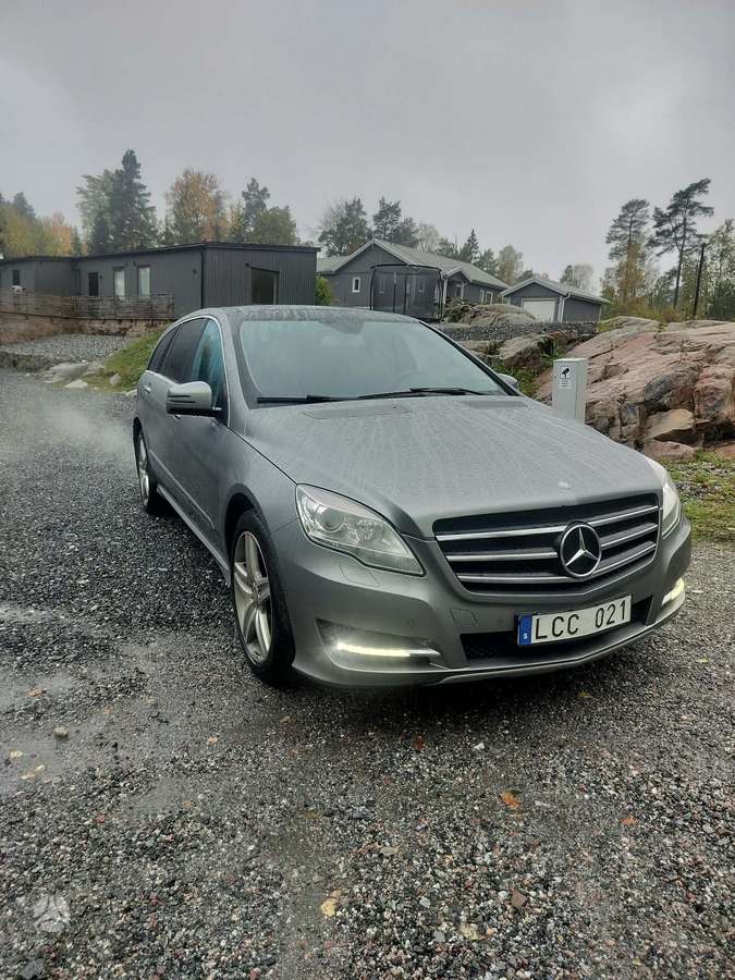 Mercedes-Benz R350 2011 — interior